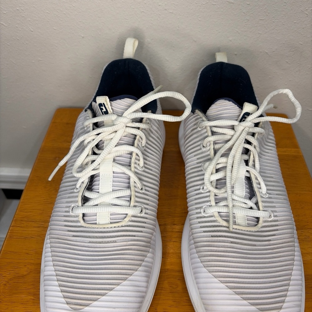 Footjoy Golf Shoes Spikeless Flex XP Mens Size 9.5 White Blue FJ 56250 Sneakers - Picture 3 of 14